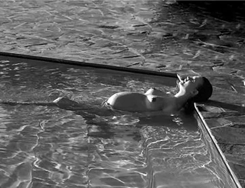 02-ベハティ-プリンスルー-レバイン-トップレス-妊娠中