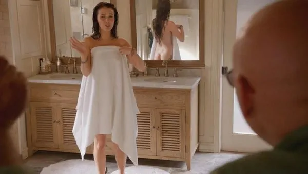 Camilla Luddington nahý zadok