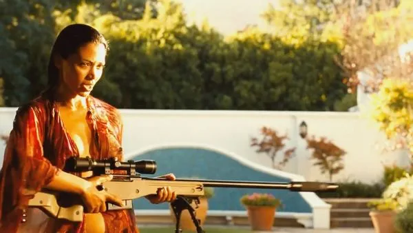 Natalie Becker khỏa thân cảnh