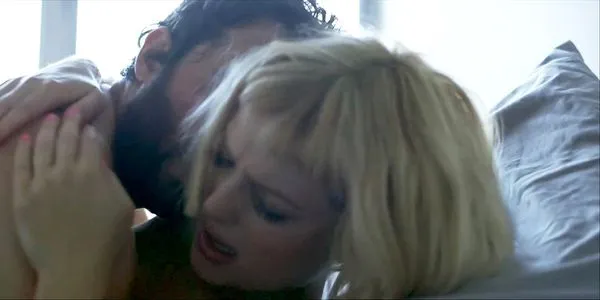 Alison Sudol naken sexscen