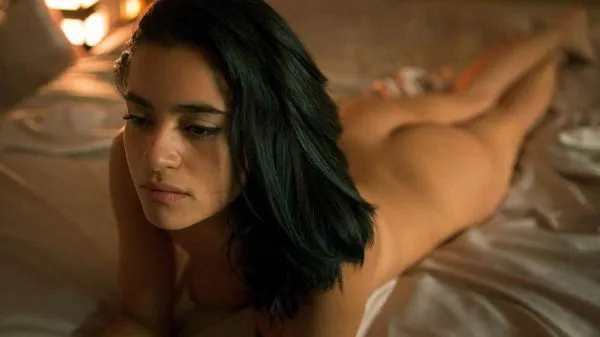 Paulina Gaitan szamár, miközben hazudik