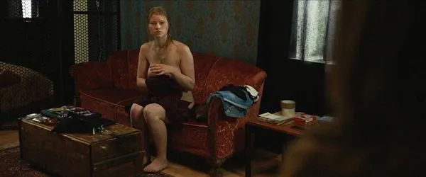 Roosa Söderholm çıplak sahne