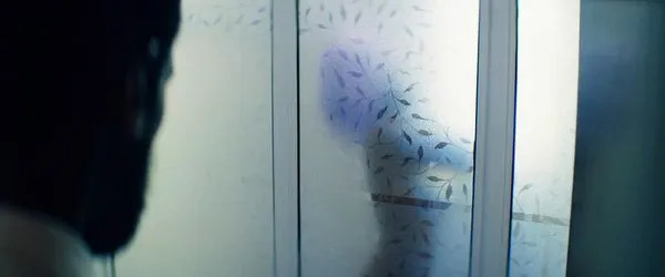 Escena nua de Melanie Liburd