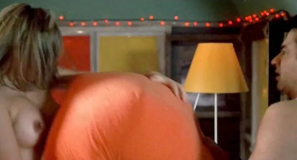 Lauren Cohan nahoře bez pohledu s velkými prsy