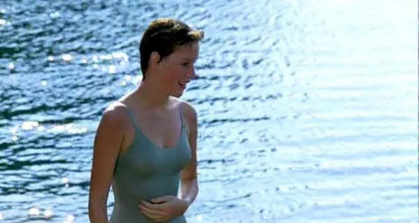 Molly Ringwald casi desnuda tetas