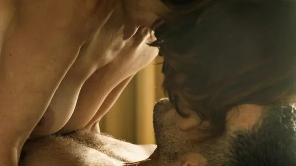 Ky Discala hubad na eksena sa sex