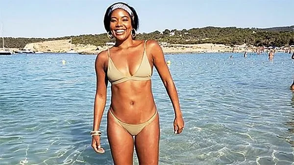 Beige bikini van Gabrielle Union