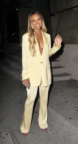 Karrueche Tran keltainen puku