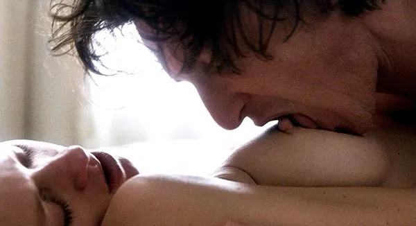 Naomi Watts çıplak kedi