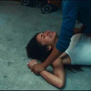 Zendaya pokies kõvad nibud