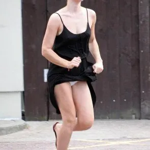 Emma Watson bragas blancas de abuela