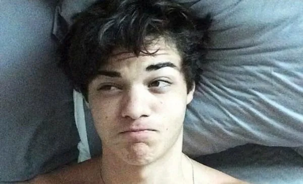 Noah Centineo gola slika iz aktova koji su procurili