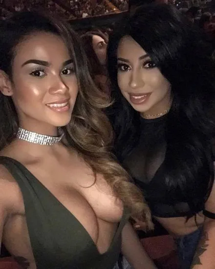 מיכאלה מנדז ציצים