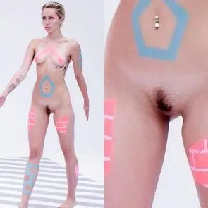 Miley Cyrus memek berbulu