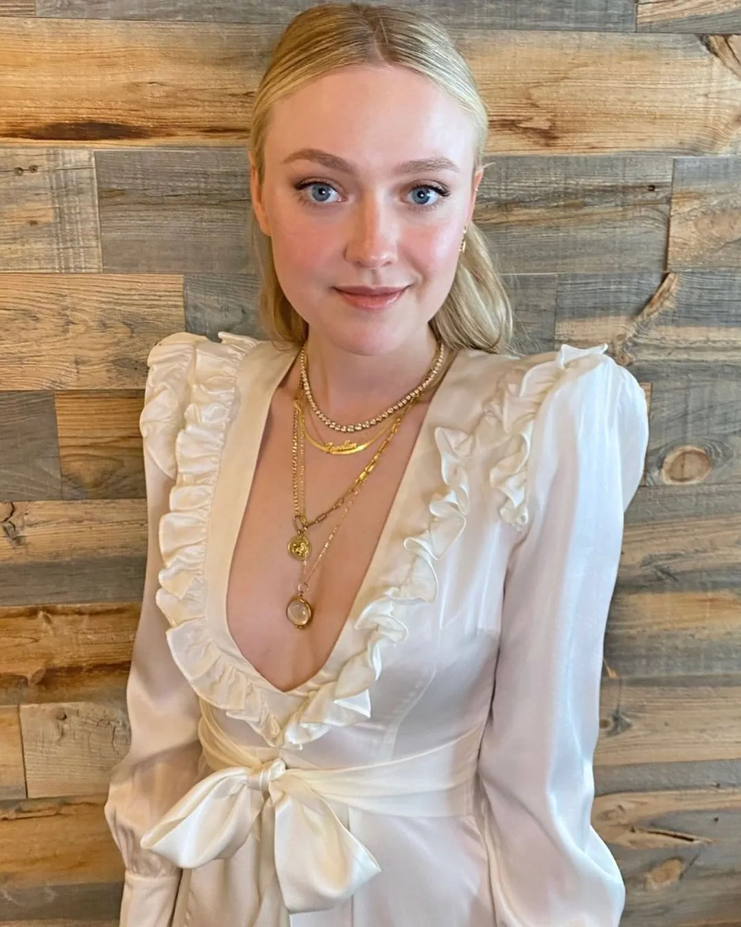 Dakota Fanning Sexy At The Kelly Clarkson Show
