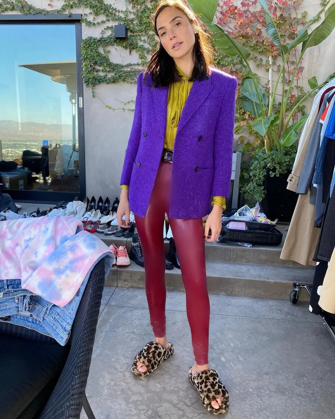 Gal Gadot In A Tight Leggings And Ugg Slippers