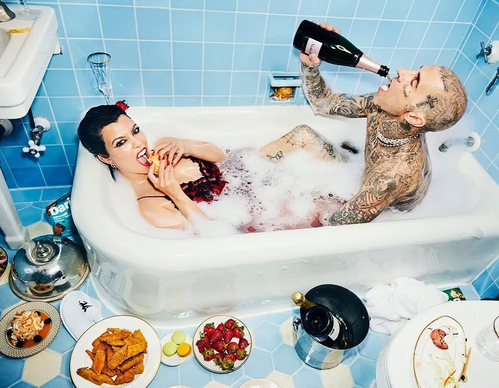 Kourtney Kardashian Sexy In Bath