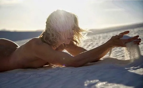 שנטל ואנסנטן ציצים עירומים במדבר