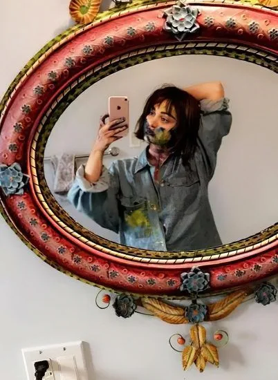 Ariela Barer tükör forró szelfi