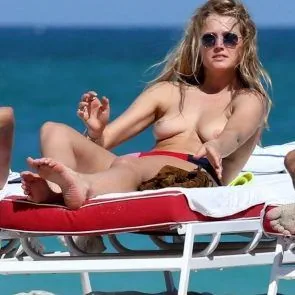 Toni Garrn seins chauds