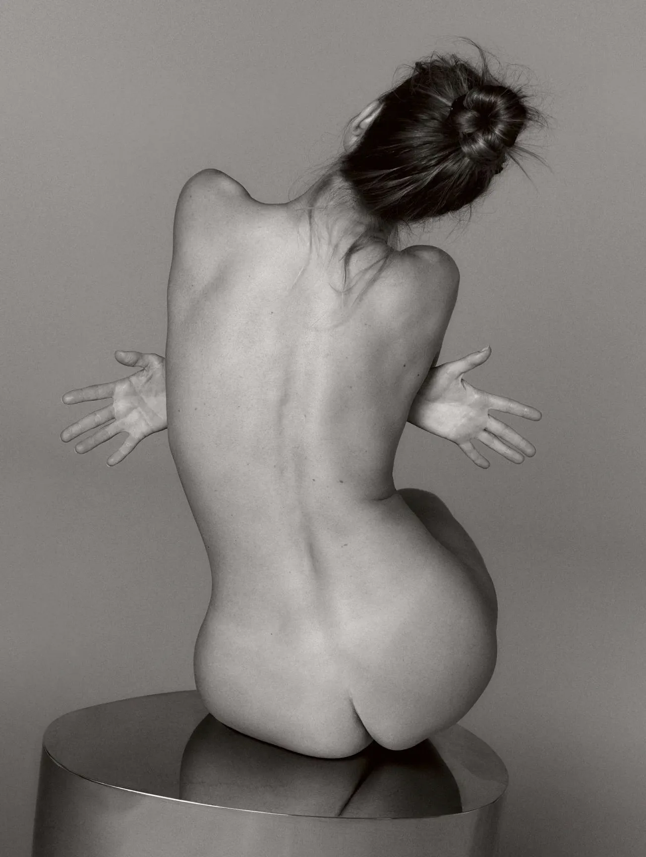 Rosie Huntington-Whiteley Nude On The Cover Of Elle UK April 2021