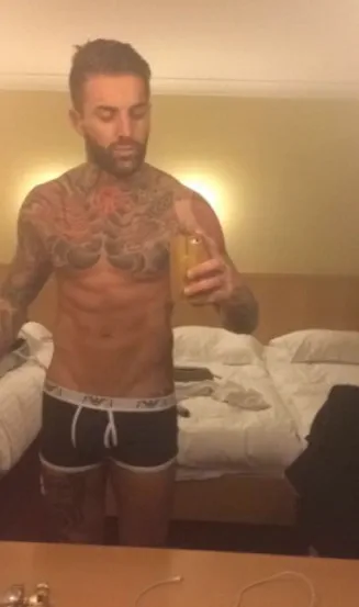 Aaron Chalmers Nude