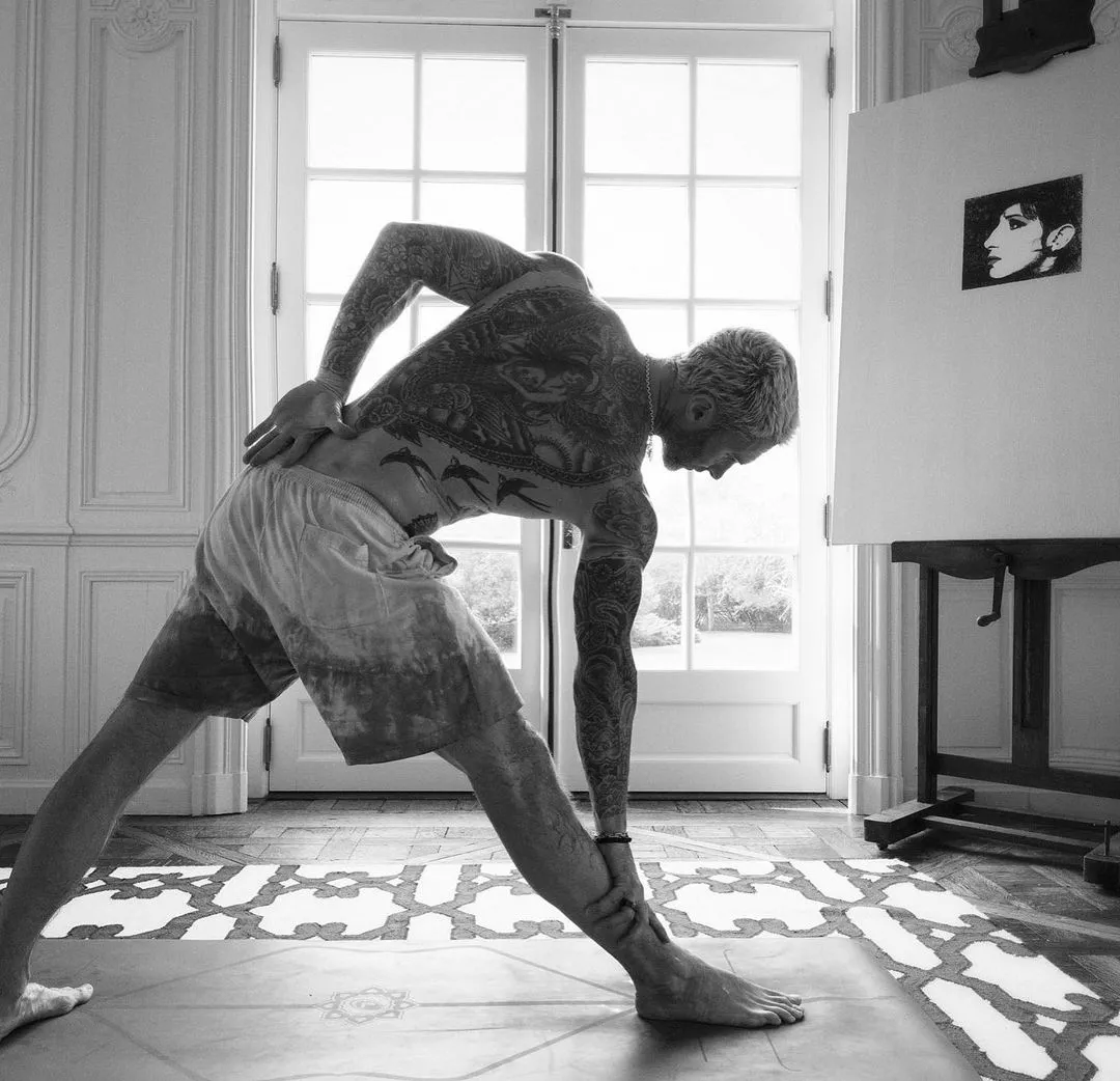 Adam Levine nude photos