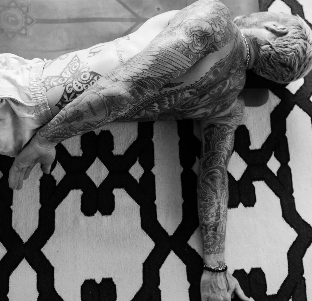 Adam Levine naked shots