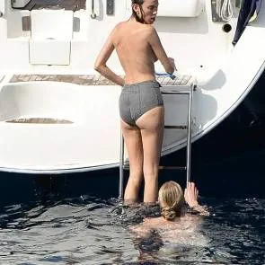 05-Алека-Цхунг-Топлесс