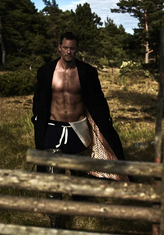 Alexander Skarsgard nude