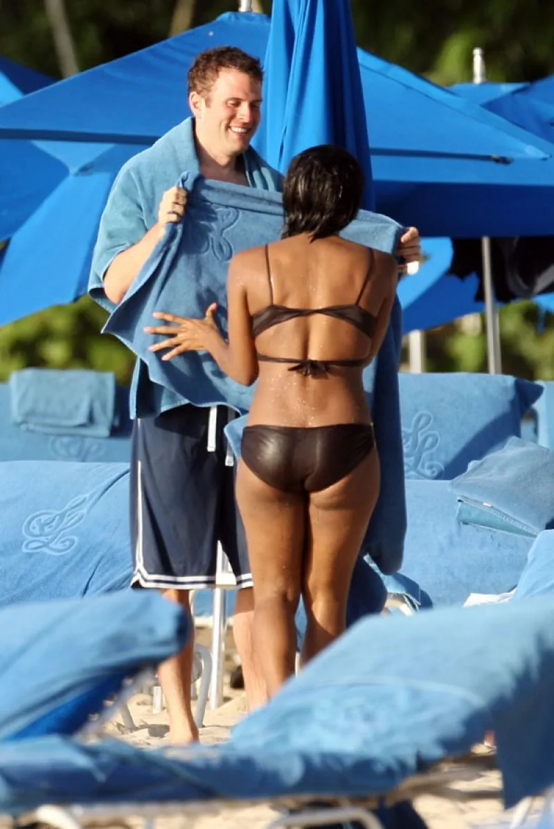 Alexandra-Burke-in-Black-Bikini-02