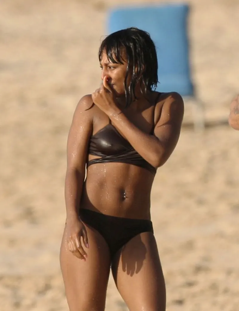 Alexandra-Burke-in-Black-Bikini-03
