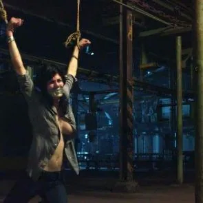 Alexandra Daddario seins en décolleté