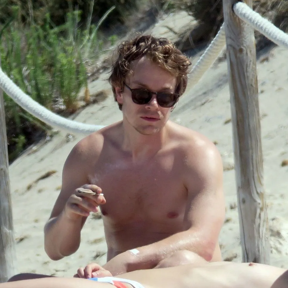 Alfie Allen Nude