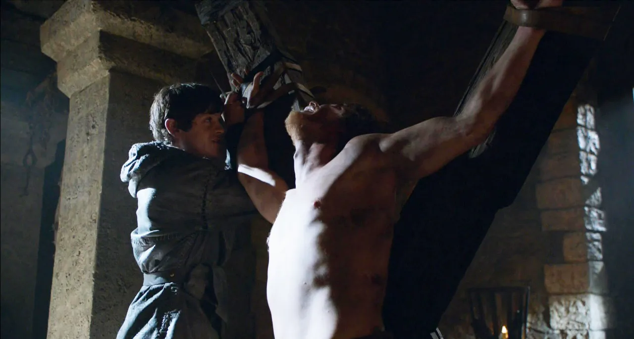 Alfie Allen naked scenes