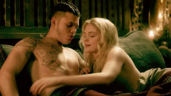 అలిసియా ఆగ్నేసన్ సెక్సీ సీన్