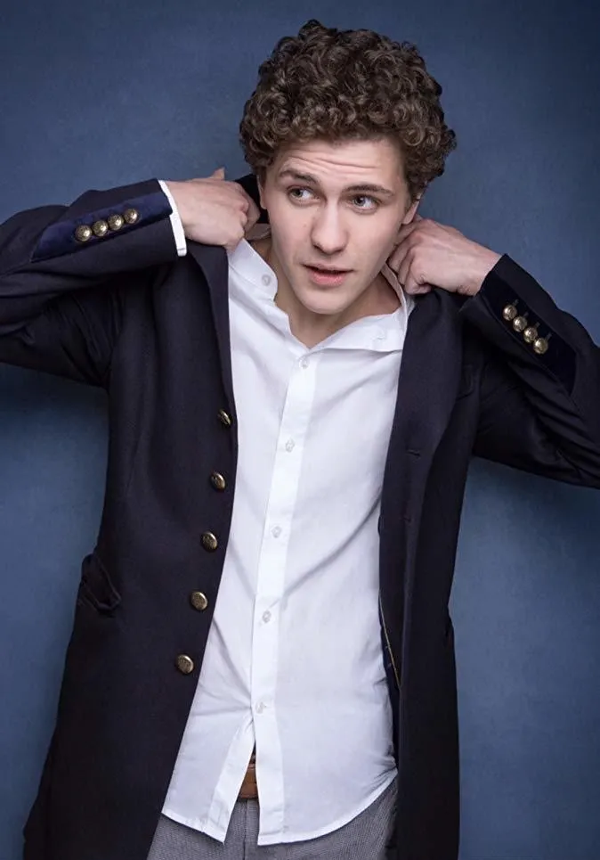 Dylan Llewellyn nude