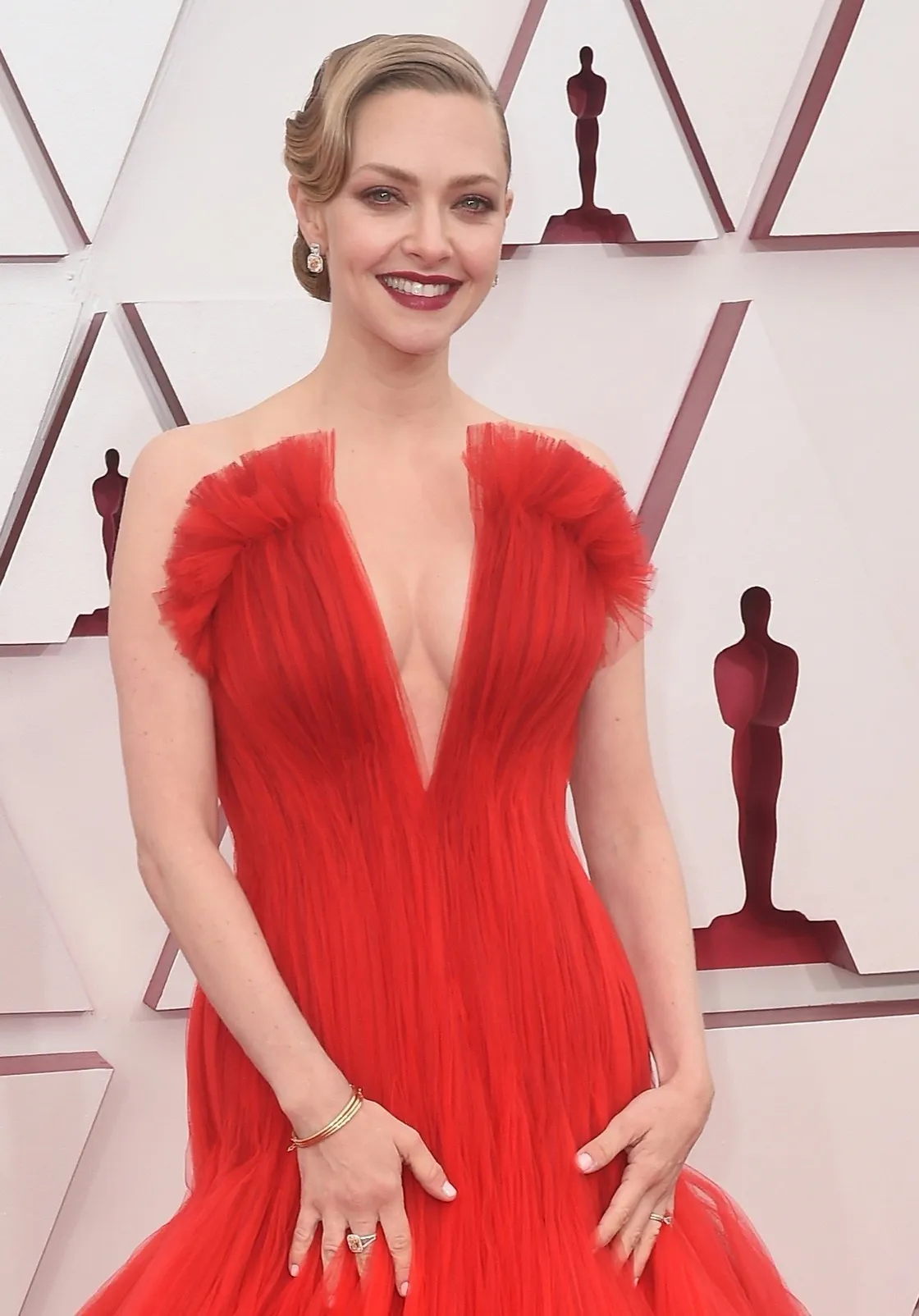 Amanda Seyfried Sexy At Academy Awards 