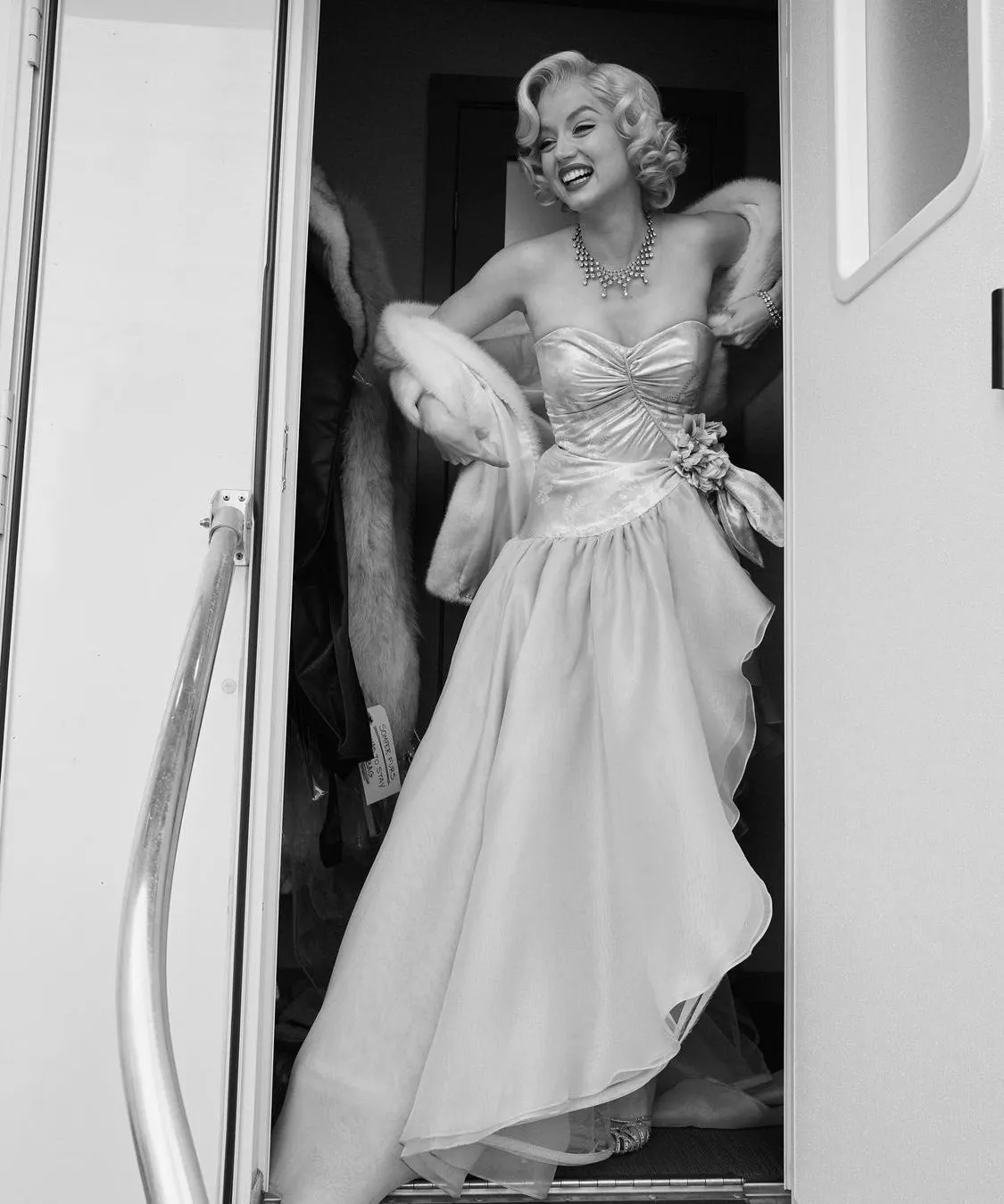 Ana de Armas Look Sexy B&W