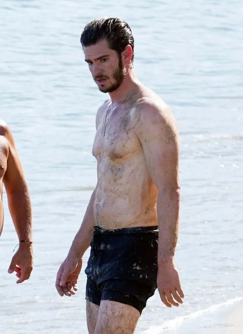 Andrew Garfield caught naked