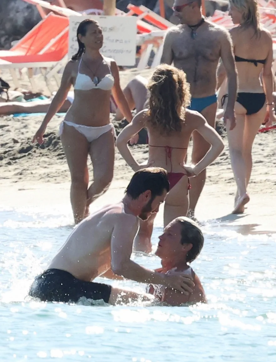 Andrew Garfield gay sex