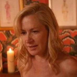 Angela Kinsey -alastuskohtaus Half Magic -elokuvasta