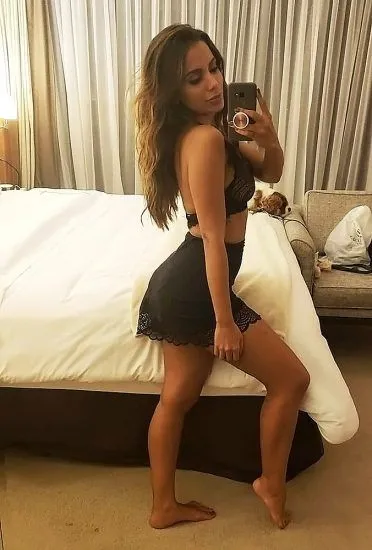 Anitta bị rò rỉ khỏa thân