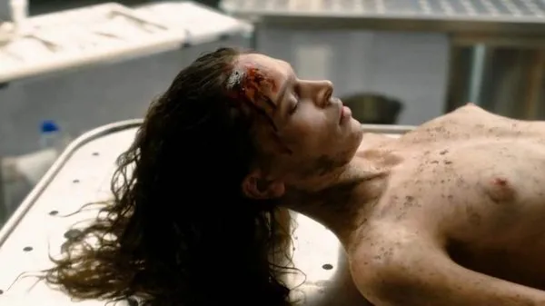 'Silent Witness'의 Anna Brewster 누드 장면