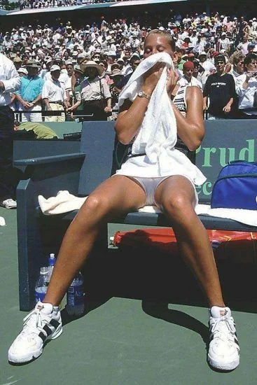 அண்ணா கோர்னிகோவா நிர்வாண கால்கள்