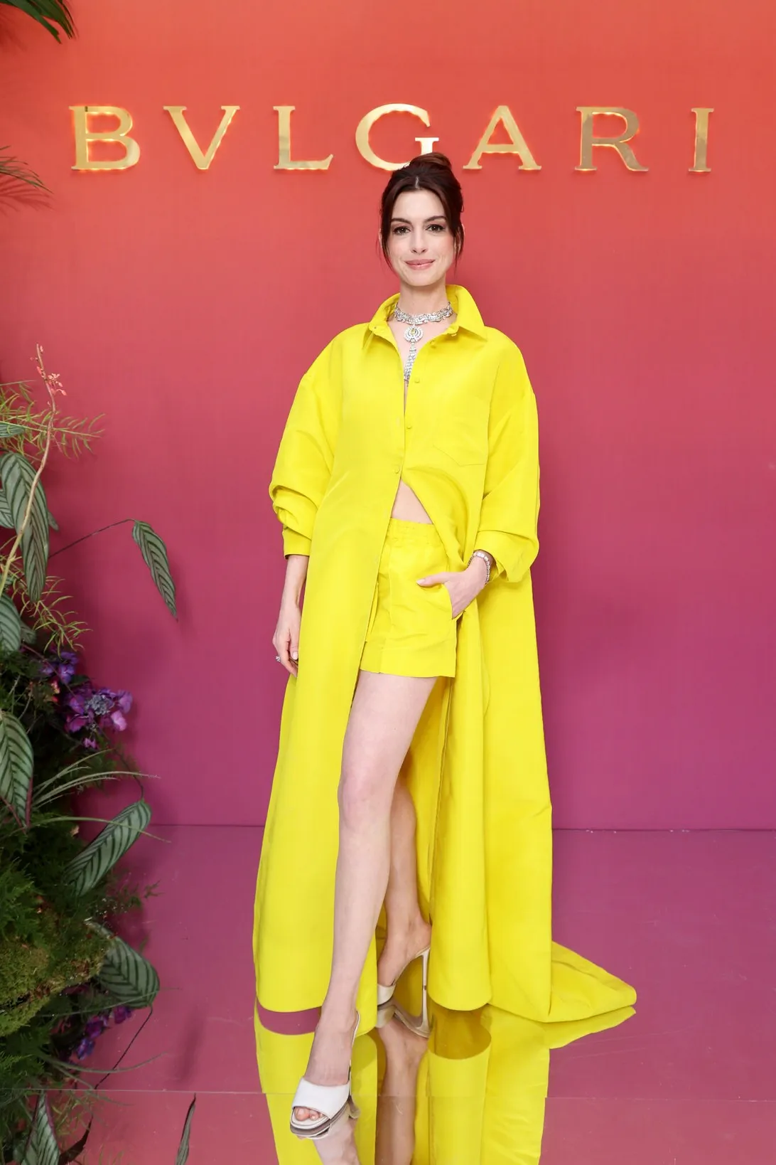 Anne Hathaway Flaunts her Sexy Legs At The Bulgari Eden The Garden of Wonders