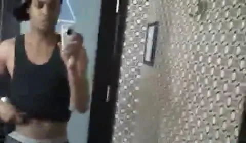 Anthony Harolel Square telanjang di rumah telanjang