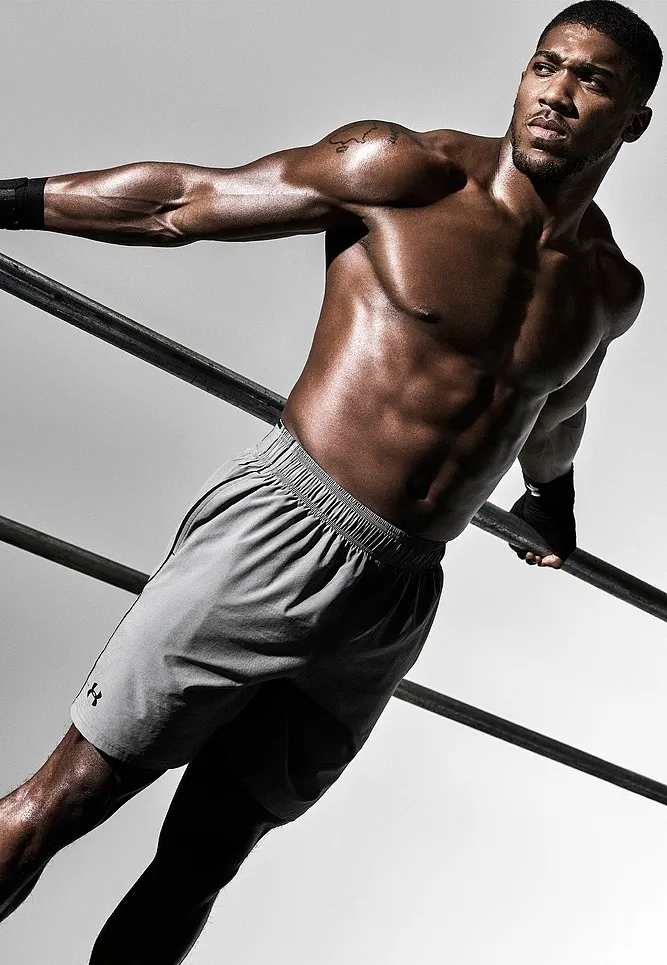 安东尼·约书亚（Anthony Joshua）拍照Calenta I Calenta