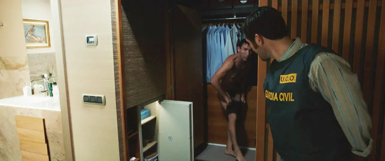 Antonio De La Torre nude