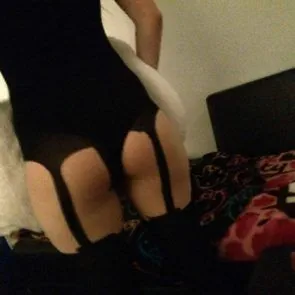 10-Avril-Lavigne-Nude-Leaked